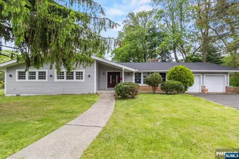 496 Seven Oaks Ct, Orange, NJ 07050