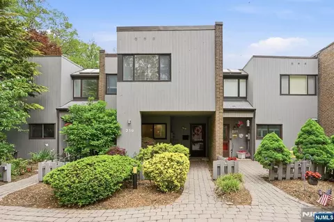 219 Pond Ter #2B, Township Of Washington, NJ 07676