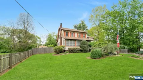 52 Passaic Ave, Livingston, NJ 07039