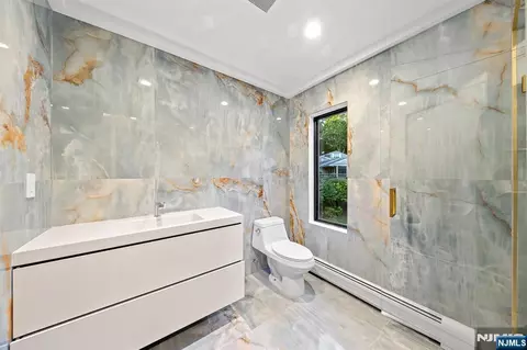 Bath - 1 Lambs Ln, Cresskill, NJ 07626 photo 3 of 8