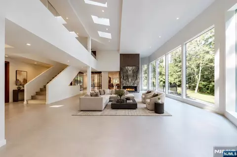 Living - 1 Lambs Ln, Cresskill, NJ 07626 photo 1 of 3