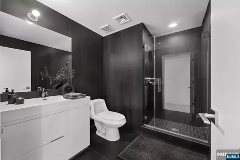 Bath - 1 Lambs Ln, Cresskill, NJ 07626 photo 8 of 8