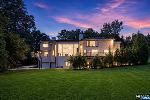 Exterior - 1 Lambs Ln, Cresskill, NJ 07626 photo 5 of 7