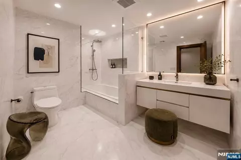 Bath - 1 Lambs Ln, Cresskill, NJ 07626 photo 6 of 8