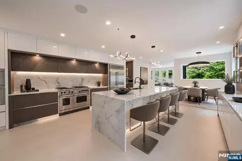 Kitchen - 1 Lambs Ln, Cresskill, NJ 07626 photo 2 of 3
