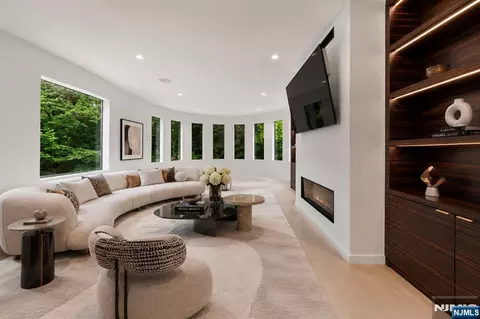 Living - 1 Lambs Ln, Cresskill, NJ 07626 photo 2 of 3