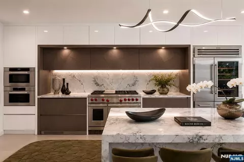 Kitchen - 1 Lambs Ln, Cresskill, NJ 07626 photo 1 of 3