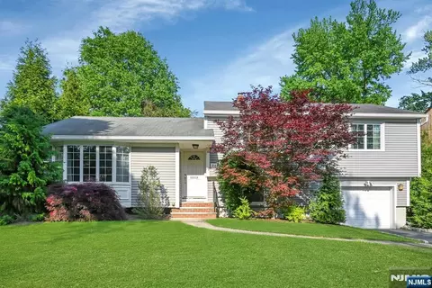 34 Eastbrook Dr, River Edge, NJ 07661