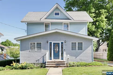 116 W Quackenbush Ave, Dumont, NJ 07628