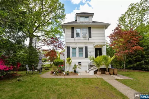 50 Dean St, Glen Rock, NJ 07452