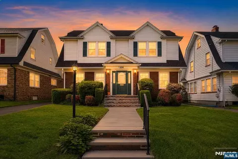 106 Maple St, Rutherford, NJ 07070