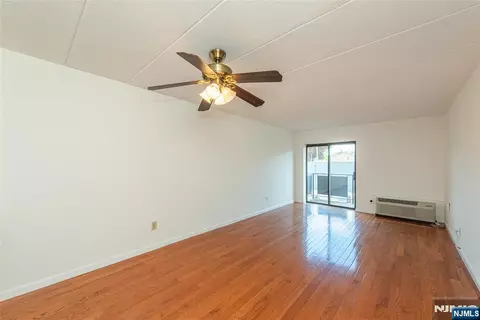 Living - 5 Linden St #3J, Hackensack, NJ 07601 photo 1 of 6