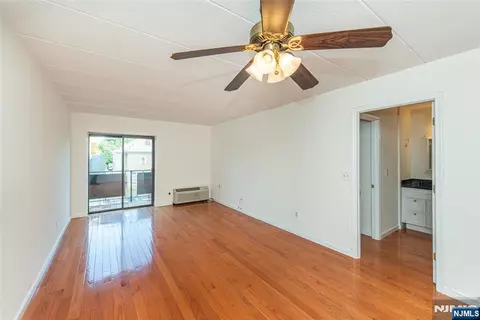 Living - 5 Linden St #3J, Hackensack, NJ 07601 photo 2 of 6