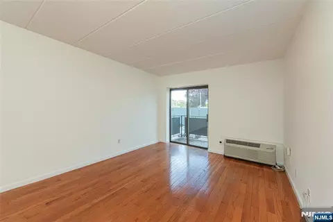 Living - 5 Linden St #3J, Hackensack, NJ 07601 photo 3 of 6