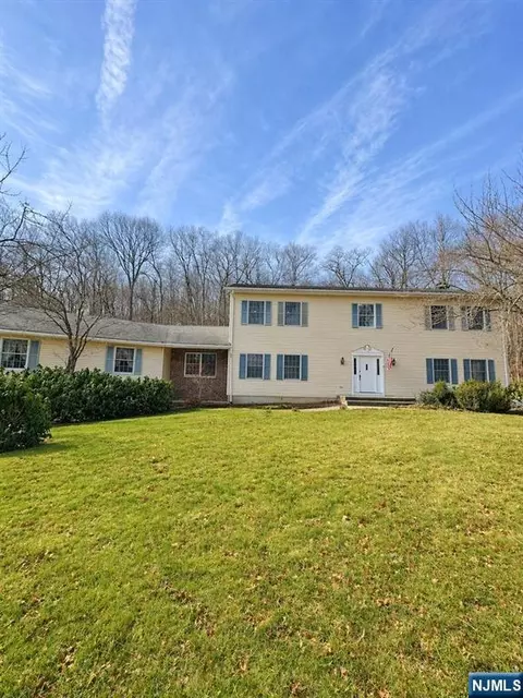 611 Snake Den Rd, West Milford, NJ 07480
