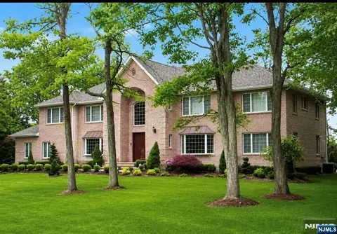 604 Grandview Ter, Franklin Lakes, NJ 07417