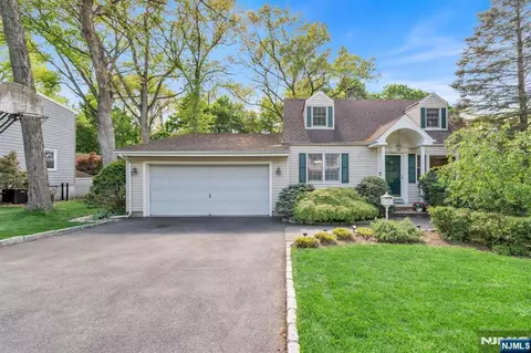 28 Wanamaker Ave, Mahwah, NJ 07430