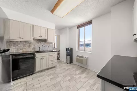 160 Overlook Ave #2C, Hackensack, NJ 07601 photo 5