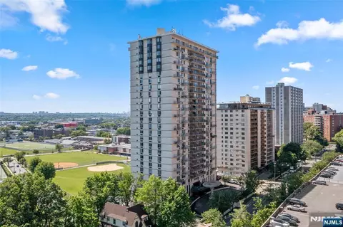 160 Overlook Ave #2C, Hackensack, NJ 07601 photo 2
