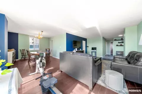 Living - 160 Overlook Ave #2C, Hackensack, NJ 07601 photo 2 of 3