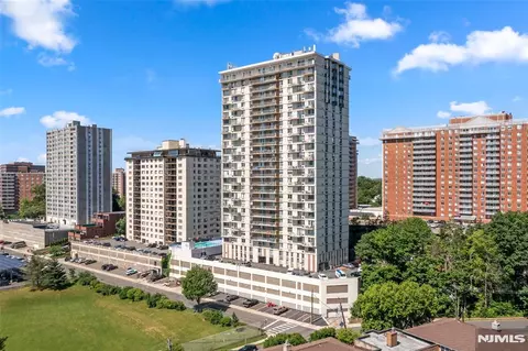 160 Overlook Ave #2C, Hackensack, NJ 07601
