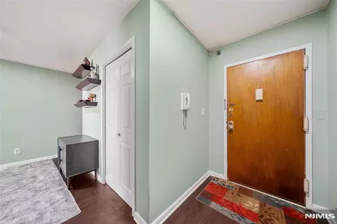Entry Way - 160 Overlook Ave #2C, Hackensack, NJ 07601 photo 2 of 3