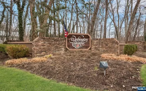 31 Berkeley Ct #31D, Township Of Washington, NJ 07676