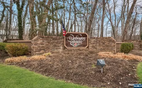31 Berkeley Ct #31D, Township Of Washington, NJ 07676