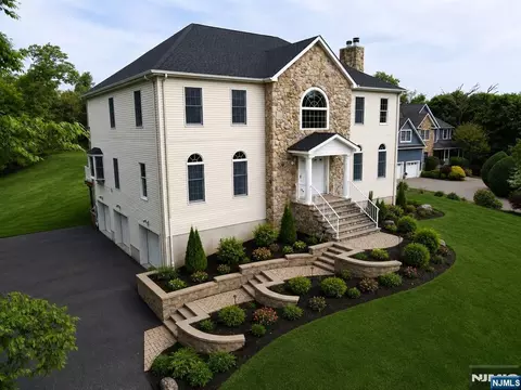 40 Horseneck Rd, Montville, NJ 07045