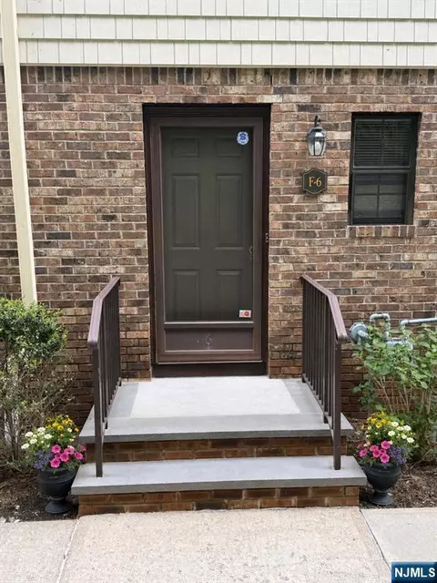 101 Oak St #F6, Oakland, NJ 07436