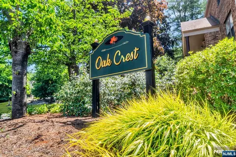 101 Oak St #F6, Oakland, NJ 07436