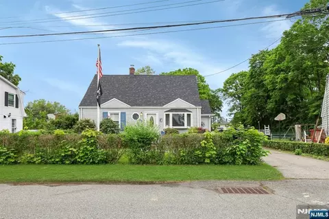 17 Butler Pl, Haskell, NJ 07420