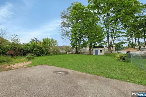 Exterior - 17 Butler Pl, Haskell, NJ 07420 photo 4 of 5