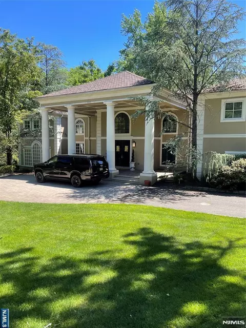 24 Wildwood Rd, Saddle River, NJ 07458