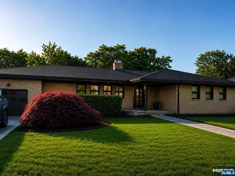 21 Geranium Pl, Wallington, NJ 07057 photo 1
