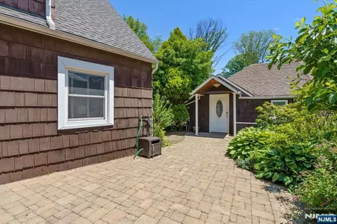 Exterior - 694 Sunset Rd, Teaneck, NJ 07666 photo 4 of 10