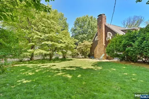 Exterior - 694 Sunset Rd, Teaneck, NJ 07666 photo 9 of 10