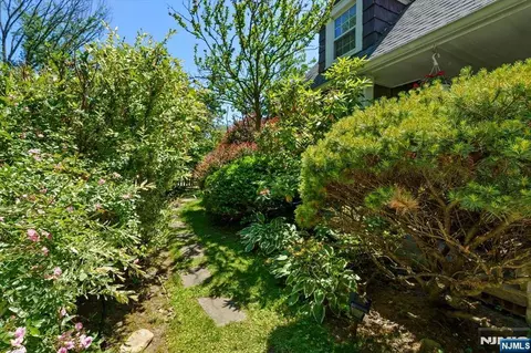Exterior - 694 Sunset Rd, Teaneck, NJ 07666 photo 10 of 10