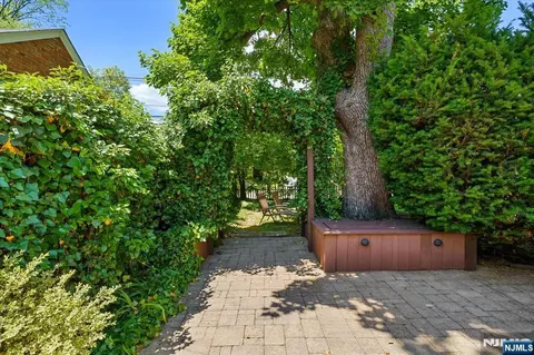 Exterior - 694 Sunset Rd, Teaneck, NJ 07666 photo 7 of 10