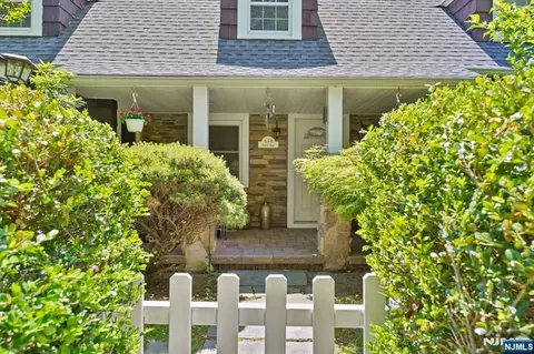 Exterior - 694 Sunset Rd, Teaneck, NJ 07666 photo 2 of 10