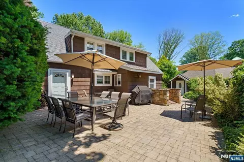Exterior - 694 Sunset Rd, Teaneck, NJ 07666 photo 3 of 10