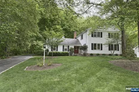 7 Pontiac Dr, Wayne, NJ 07470