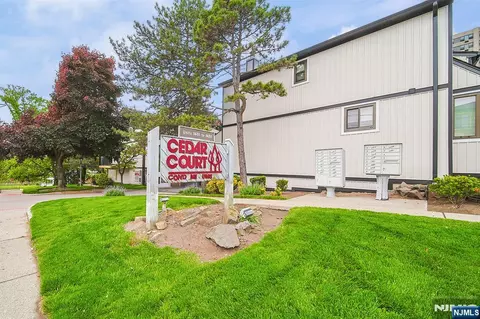 1437 John St, Fort Lee, NJ 07024