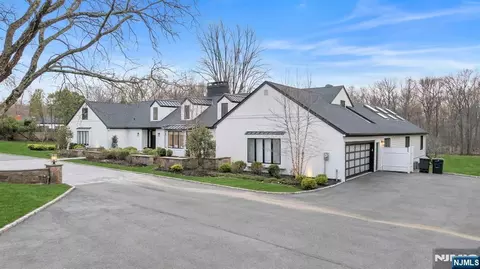 16 Greenbrook Rd, Caldwell, NJ 07006