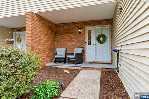 113 Saratoga Sq, Wayne, NJ 07470