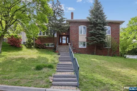 51 Anderson Ave, Englewood Cliffs, NJ 07632