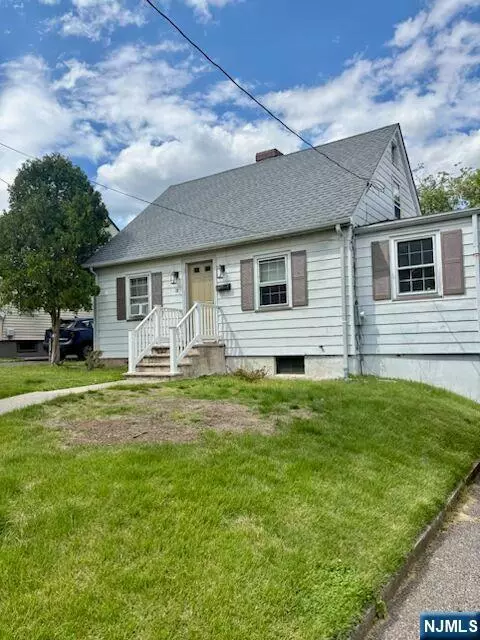 18 Durrell St, Verona, NJ 07044