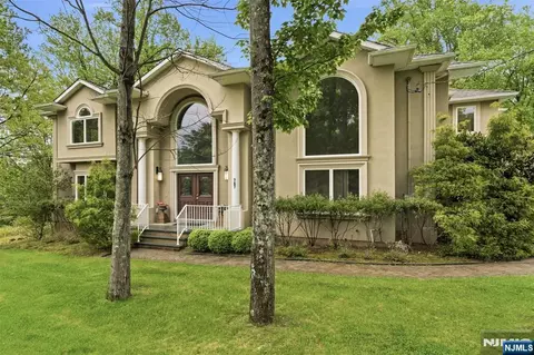 767 Orangeburgh Rd, River Vale, NJ 07675