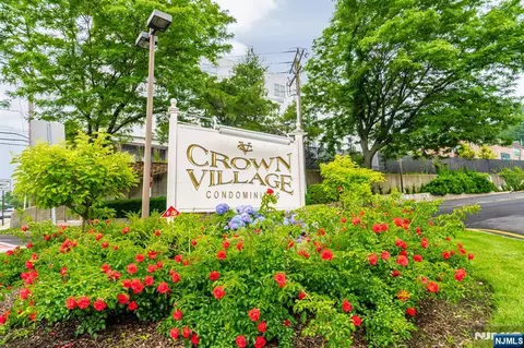400 Crown Ct #581, Edgewater, NJ 07020