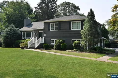 619 Montview Pl, River Vale, NJ 07675